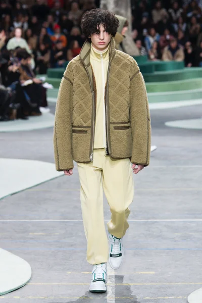 Look 15